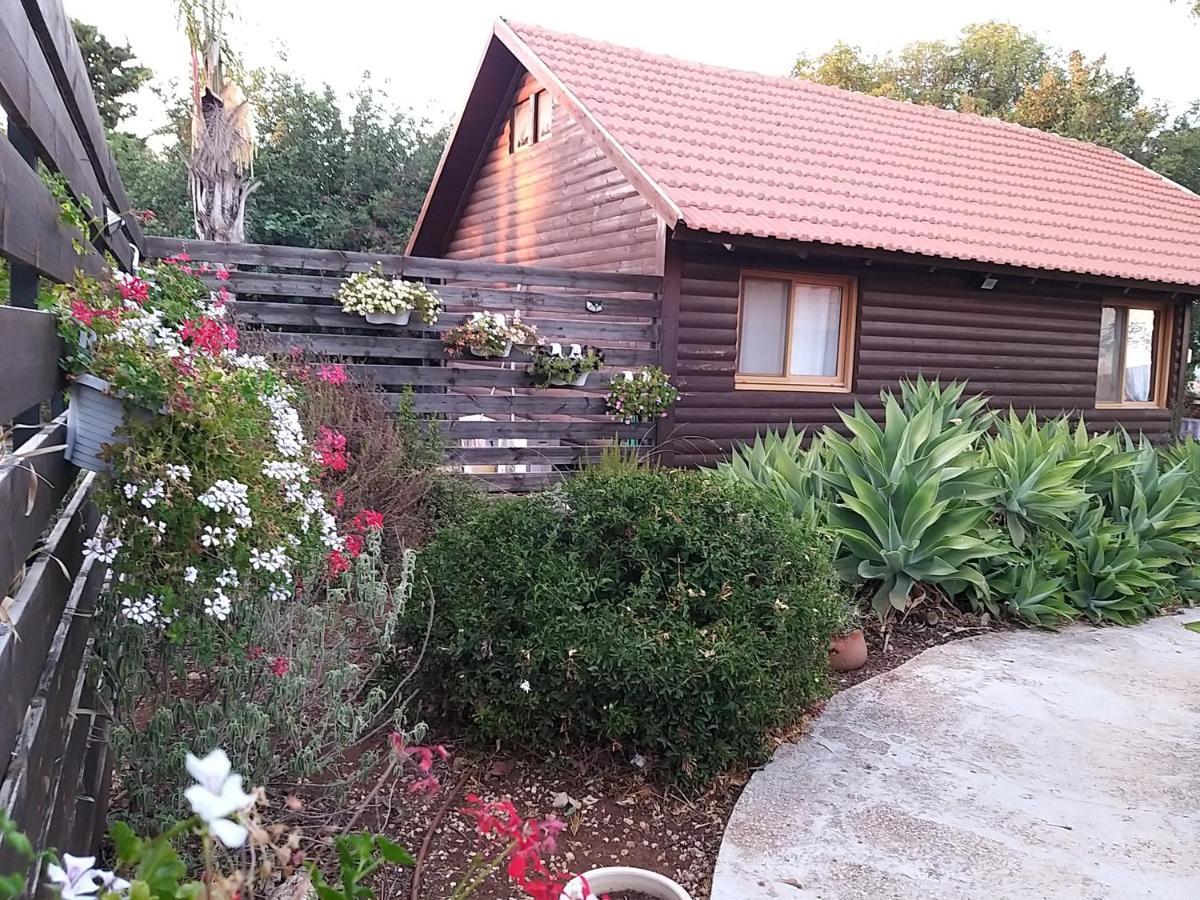 Tal Nof Cabins Vila Manot Exterior foto